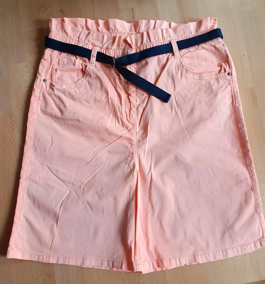 s.Oliver kurze Hose Bermuda aprico/orange Mädchen Gr.176/big in Höchberg