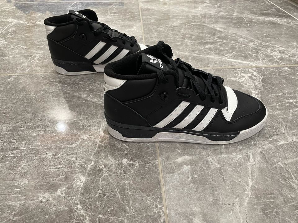 Adidas Herren Sneaker in schwarz Gr. 43 NEU in Nordrhein-Westfalen -  Euskirchen | eBay Kleinanzeigen ist jetzt Kleinanzeigen