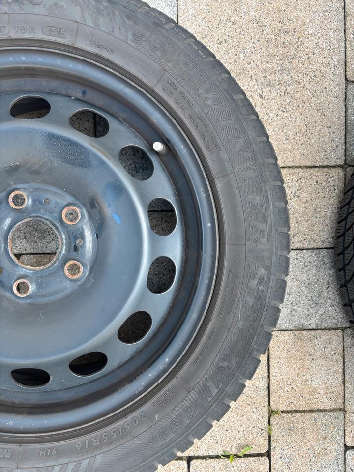 Original VW Stahlfelgen 6Jx16 ET48 mit Winterreifen DOT 15 in Dormagen
