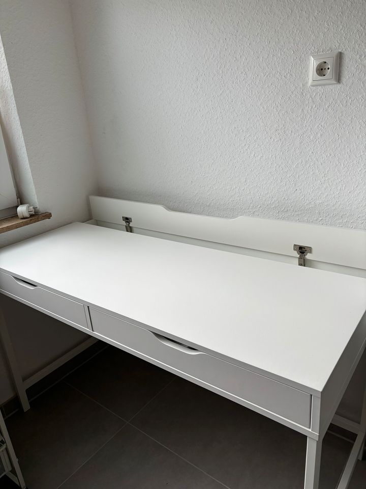 Schreibtisch Ikea weiß in Grevenbroich