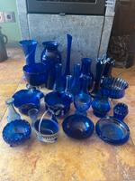 DDR 24 Vasen Glasvasen Blau Schalen Aschenbecher Sammlung Set Top Sachsen-Anhalt - Salzwedel Vorschau