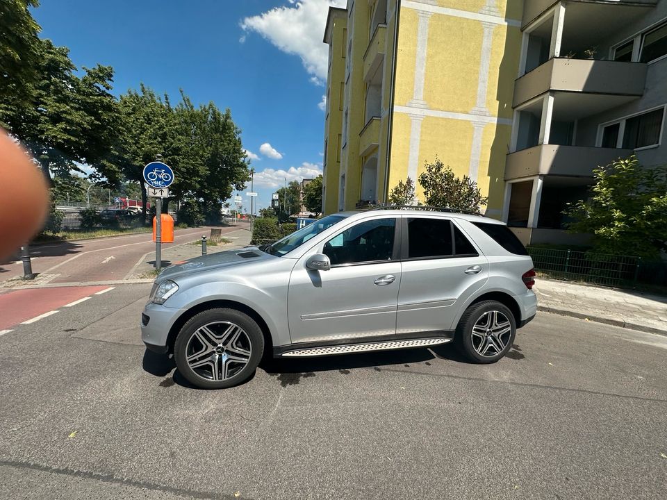 Mercedes Ml 320 V6 AMG Paket 4 matic in Berlin