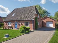 Charaktervolles, gepflegtes Einfamilienhaus mit Garage in bevorzugter Lage in Friedrichskoog Dithmarschen - Friedrichskoog Vorschau