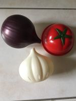 Dosen 3 Stück zur Aufbewahrung Zwiebel Knoblauch Tomate Plastik Baden-Württemberg - Altlußheim Vorschau