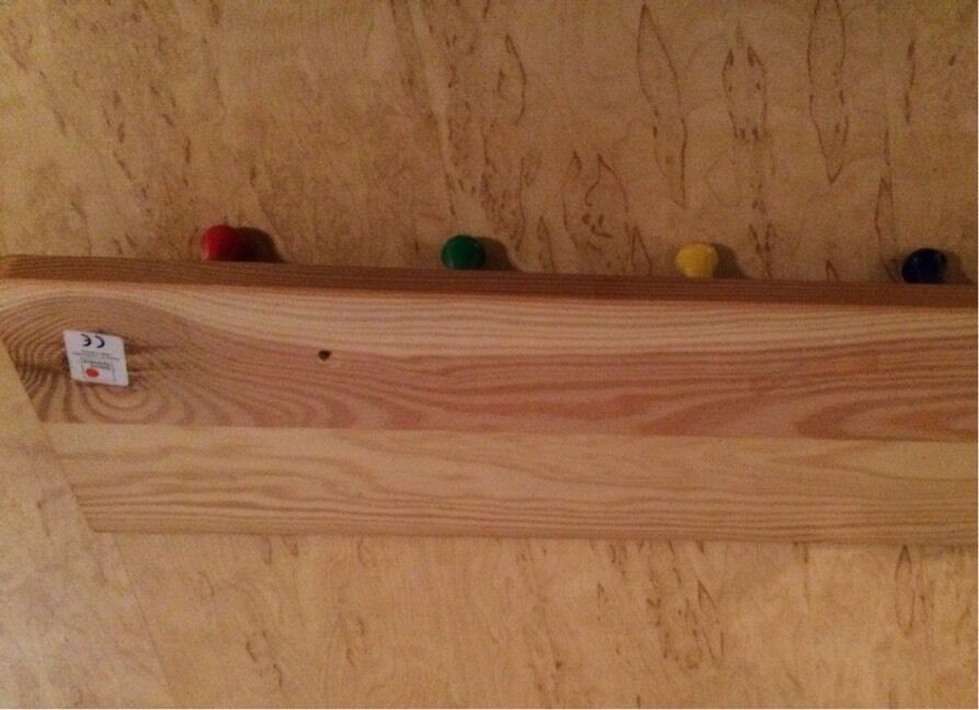 Wandgarderobe für Kinderzimmer aus Holz - wie NEU! in Hennweiler