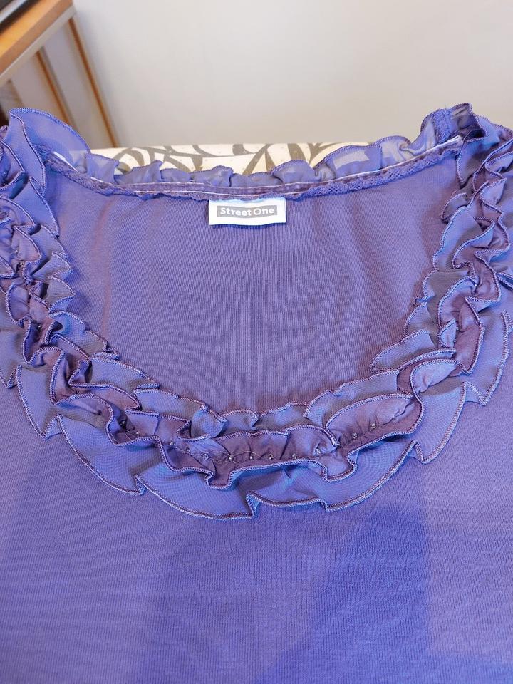 Langarmshirt wie NEU v. Street One, lila Gr. 40 M, Baumwolle in Ortenburg