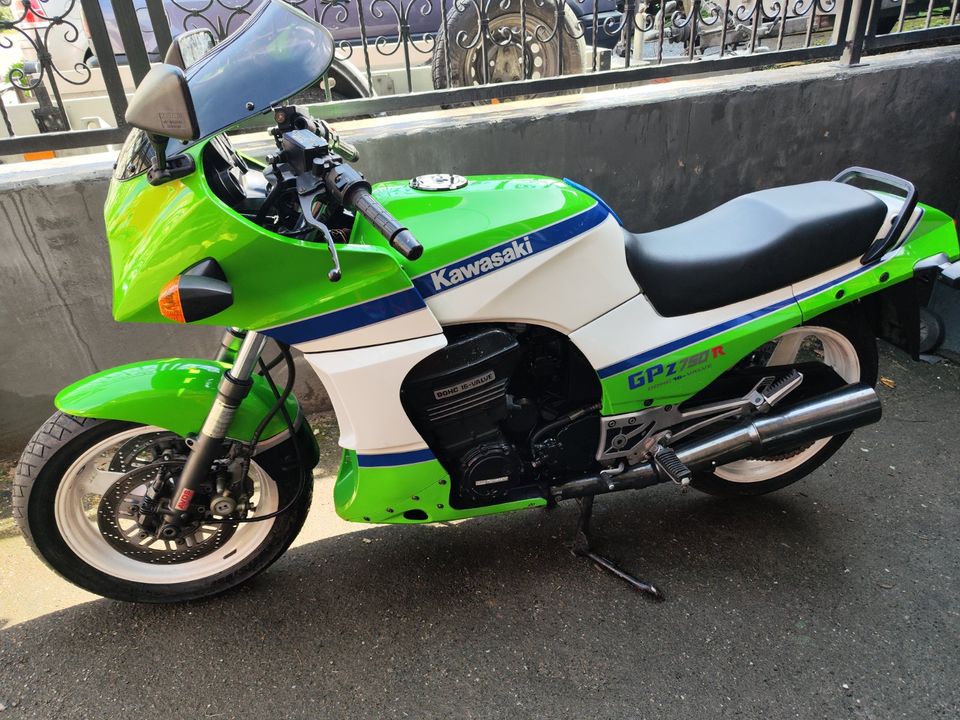 Kawasaki GPZ 750 r GPZ 900r  grün in Marpingen