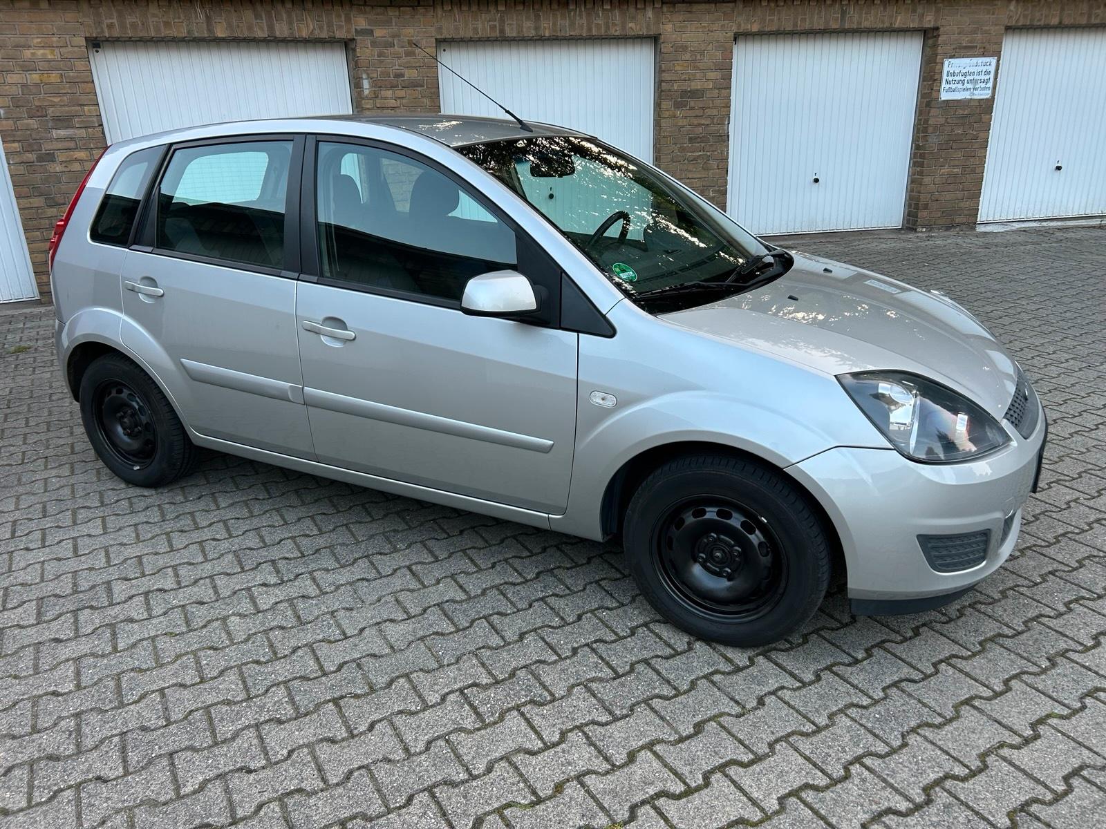 Abbildung des Autos Ford Fiesta mit Klima Er…
