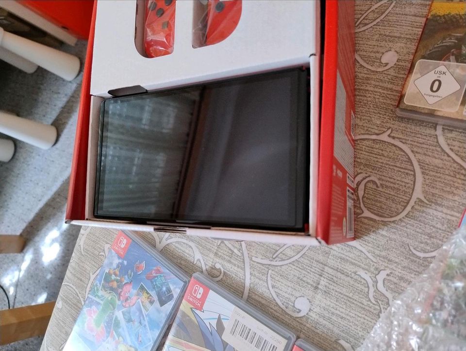 Nintendo Switch OLED Mario Red Edition in OVP mit 7 Spiele in Berlin