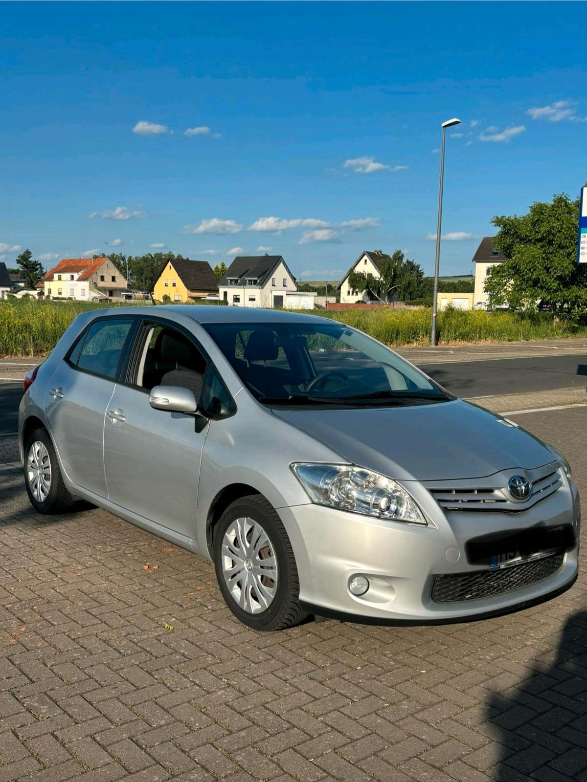 Abbildung des Autos Toyota Auris (1Hand) TÜV…