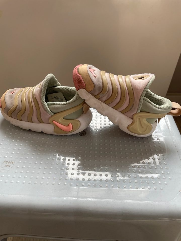 Kinder Nike Sportschuhe Sneaker in Berlin