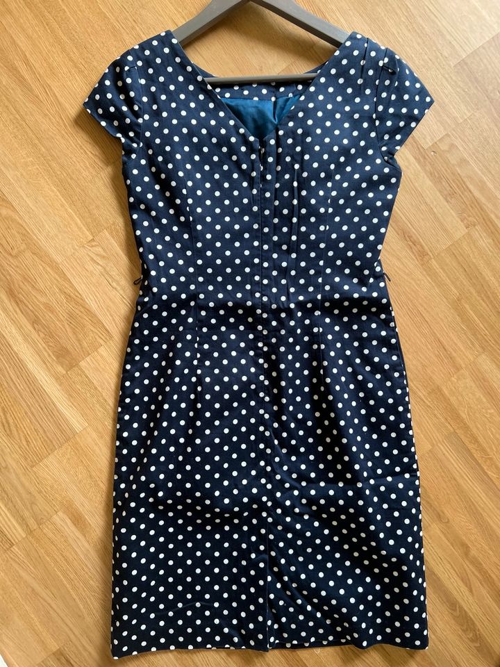 Etui-Kleid mit Polka-Dots von Comma Größe 36 in Nürnberg (Mittelfr)