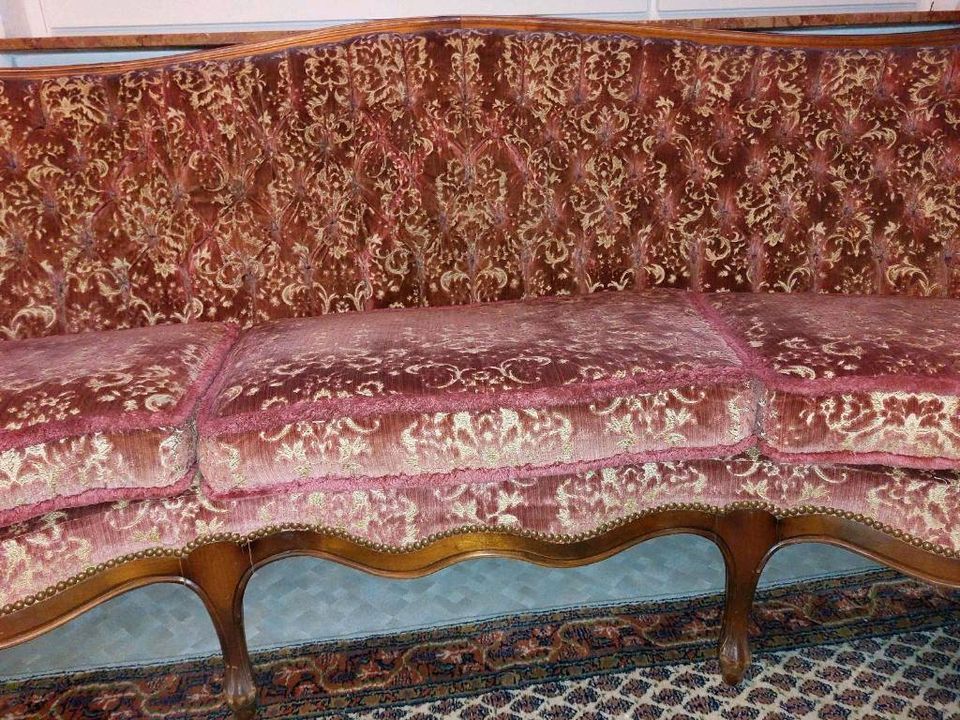 Couch Chippendale Antik Barock altrosa Ornamente 3 Sitzer in Niddatal