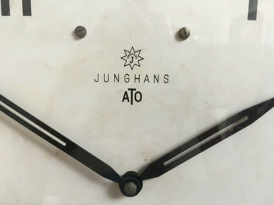 Junghans ATO Magnetpendeluhr in München