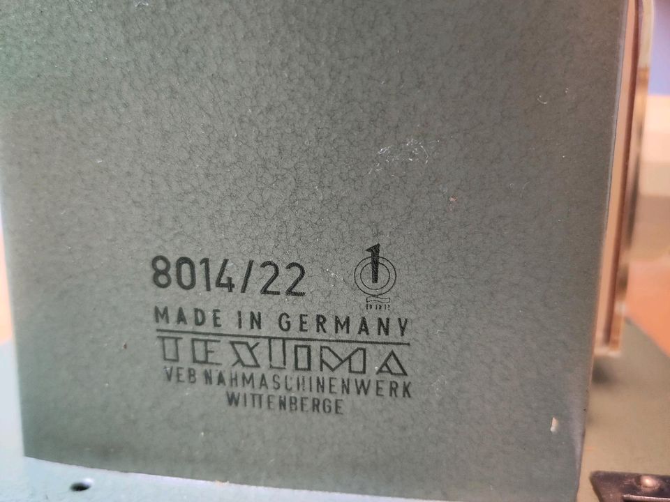 Veritas 8014/2022 manuelle Nähmaschine inkl. Schrank in Merseburg