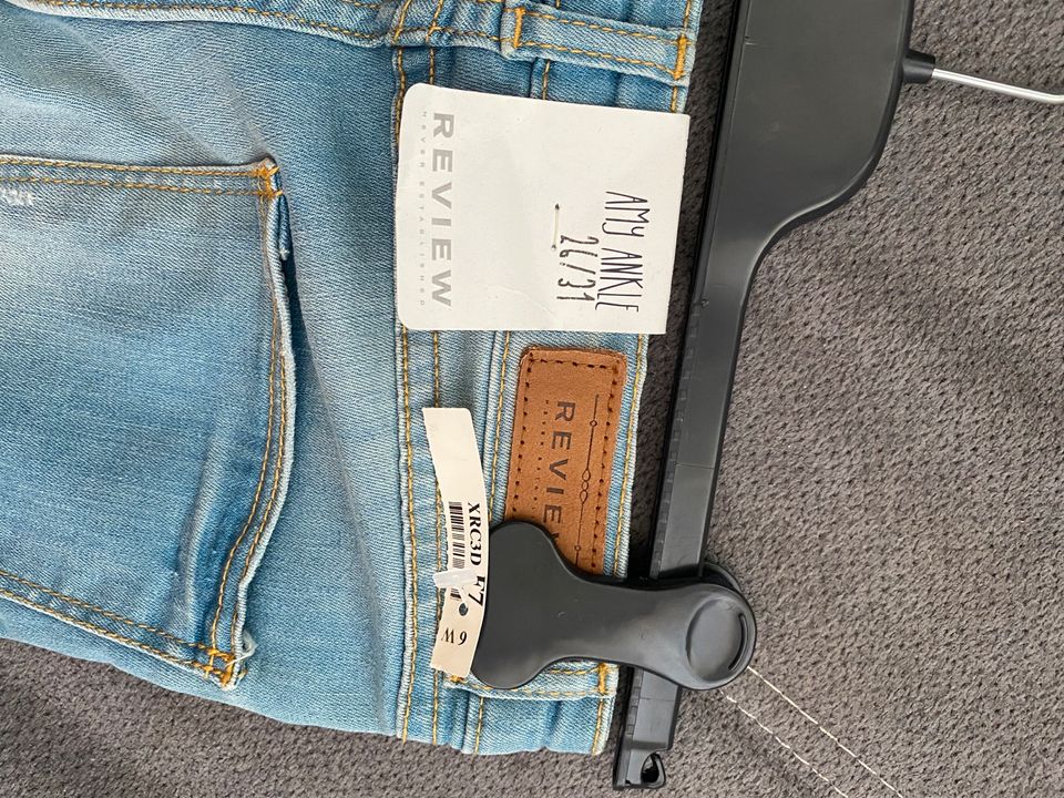 Sommer Jeans Hose  mit Etikett Marke Review Größe 26/31 in Wuppertal