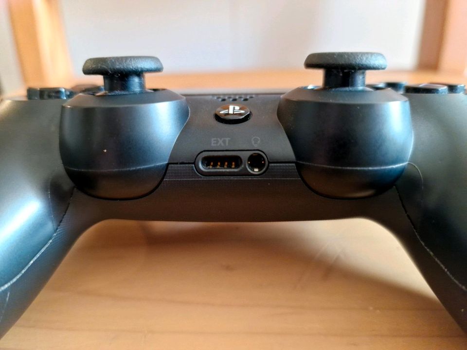 PlayStation 4 m. 1 Controller u. 2 Spiele, 500GB in Neckarsteinach