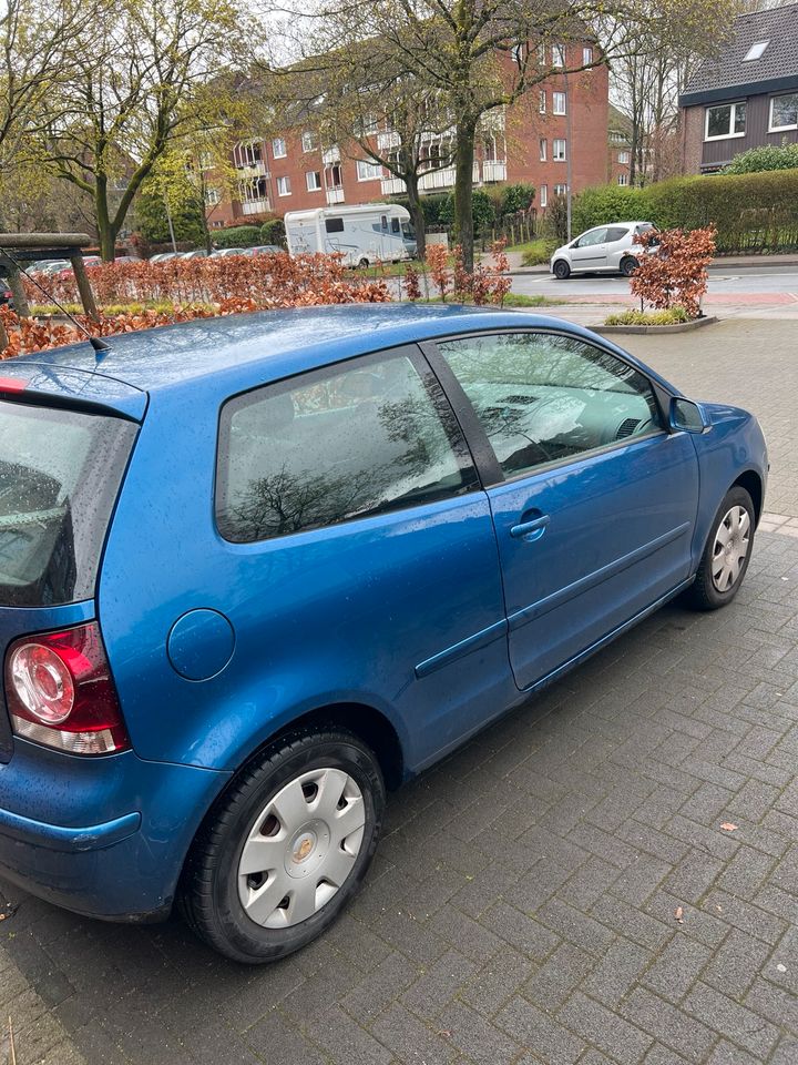 VW Polo in blau in Norderstedt