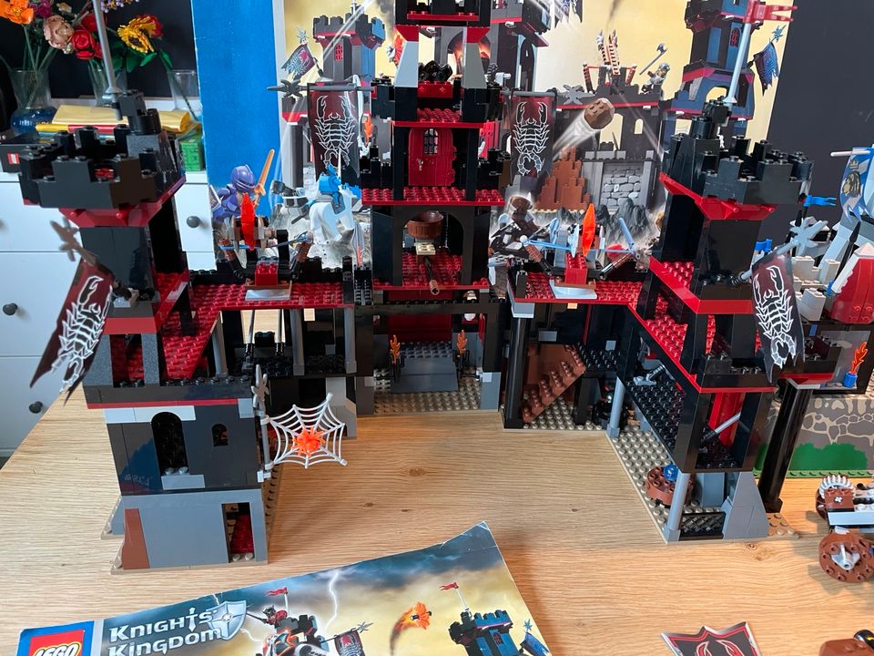 Lego 8877 und 8781 Ritter Burg Sammlung in Kerpen
