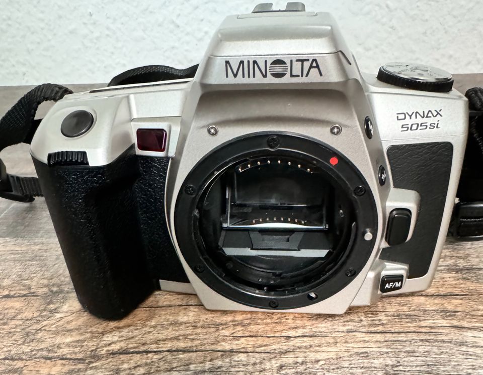 Minolta Dynax 505si Spiegelreflexkamera mit AF ZOOM 28-80 in Berlin