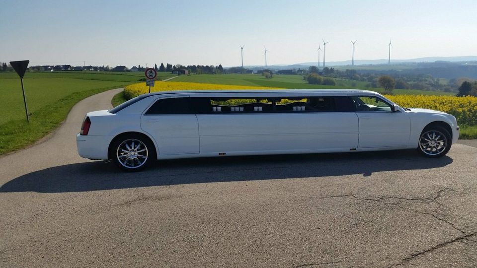 Chrysler 300c Stretchlimousine mieten in NRW in Erkelenz