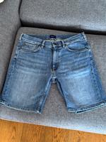 Jeans Shorts Bermuda von GANT blau Farbe W34 w. Neu! Düsseldorf - Lohausen Vorschau