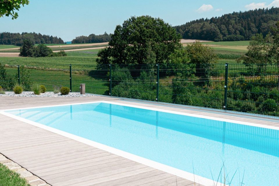 Pool Komplettset Infinity® Bay mit Überlauf-Schwimmbecken und optionaler Poolüberdachung / elektrischem Rollo, Poolgröße 3,0 x 7,0m in Winklarn