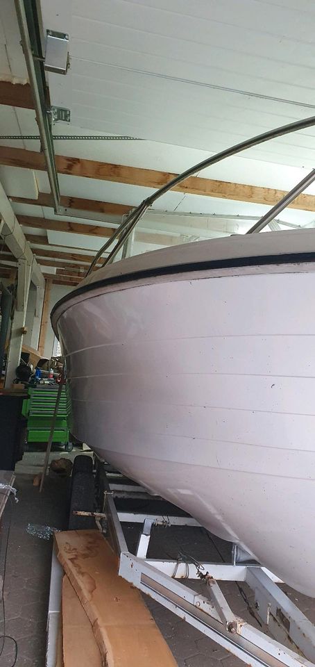 Motorboot Fiberline 22 Fuß mit Mercruiser 5.0 V8 und Trailer in Verl