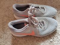 Sneaker Nike Gr. 35,5 Dresden - Gruna Vorschau