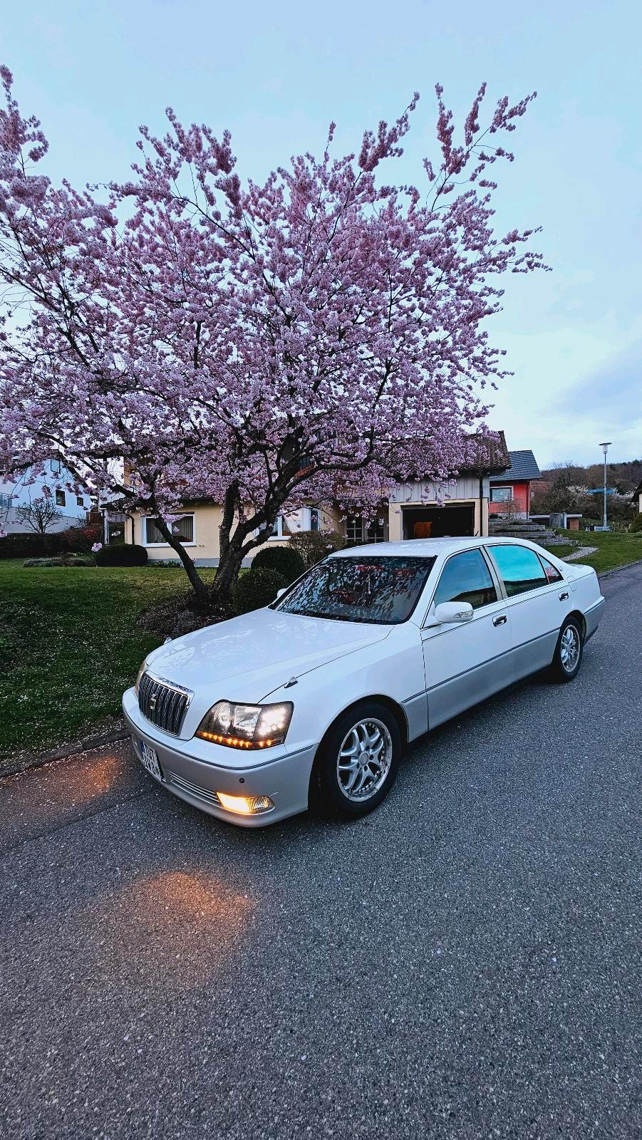 Abbildung des Autos Toyota Crown Majesta 170…
