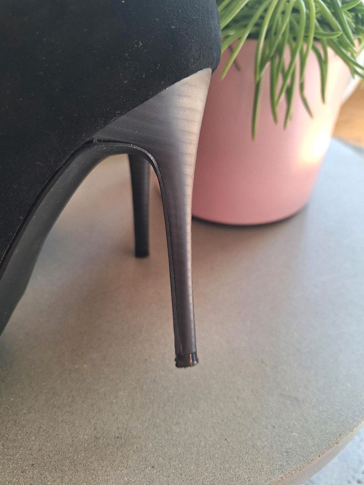 Justfab High Heels Pump gr 39 Wildleder in Berlin