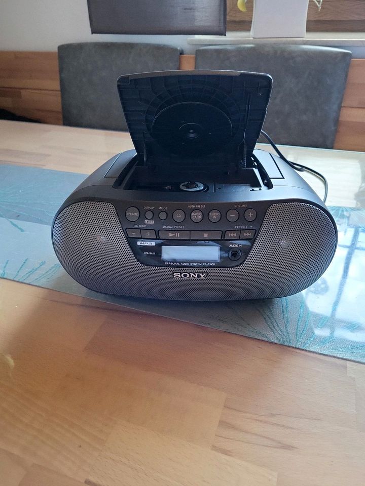 Sony ZS-S10CP / CD-Spieler / Radio / MP3 in Medebach