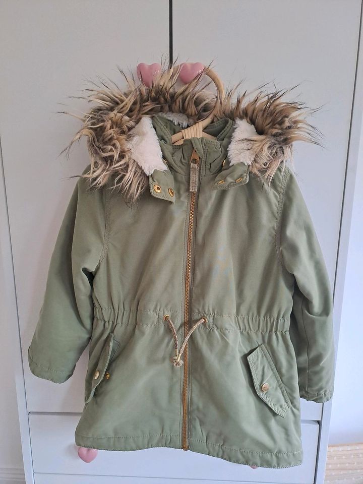 H&M || dunkelgrüner Parka mit Kaputze Gr. 110 in Stadland