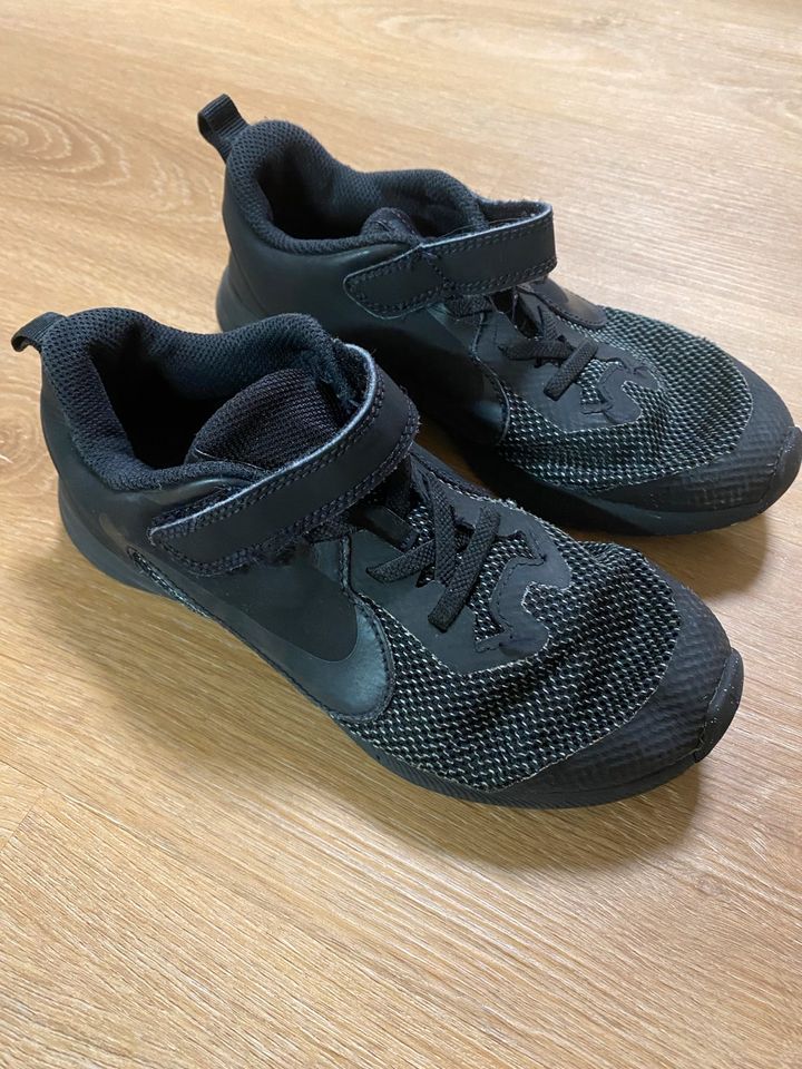 Nike Schuhe Gr. 33.5 in Wismar