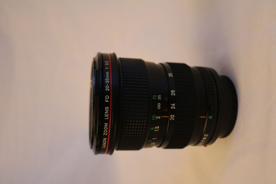 Canon Objektiv Zoom Lens FD 20-35mm f/3.5L mit Hood BW-72 in Moers