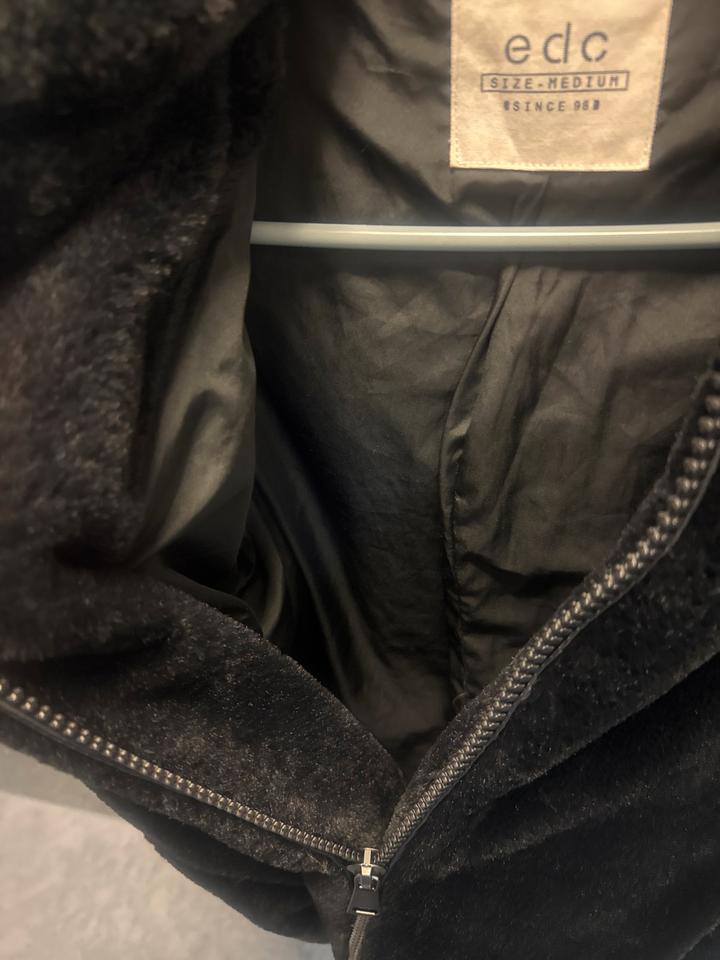 Esprit Flauschjacke mit Kaputze warm schwarz Gr. M neuwertig in Alsdorf