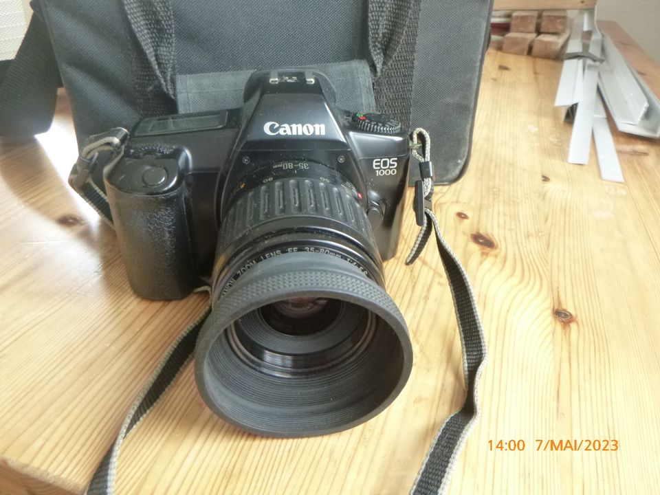 CANON EOS 1000 - Analog-Spiegelreflex viel Zubehör in Münsingen