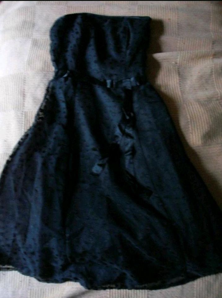Kleid Jake's Gr. 32 schwarz festlich trägerlos Jugendweihe in Falkensee
