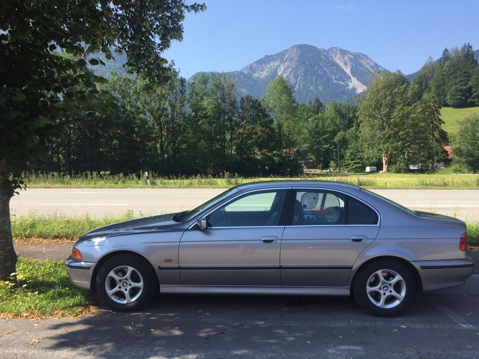                     BMW 523i Auto 523i