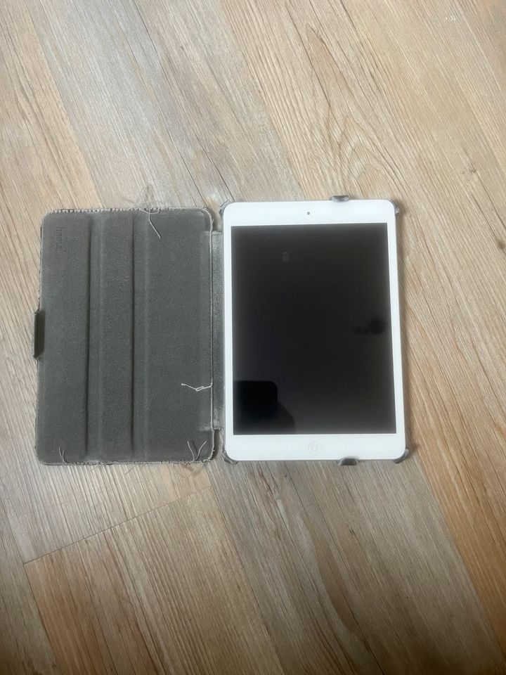 iPad Mini 2 weiß in Hamburg