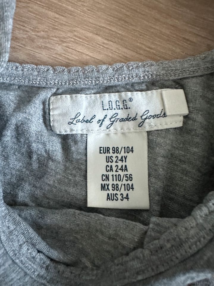 3 Kleider von H&M Größe 98/104 in Hamburg