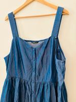 Supersüsses Latzkleid in Jeansoptik Gr. 48/50 Berlin - Tempelhof Vorschau