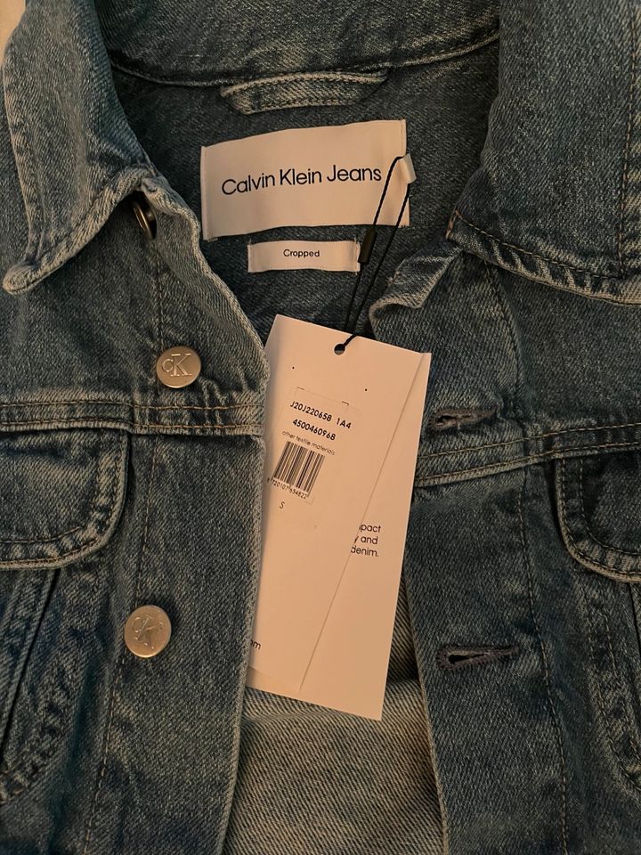 Nagelneue kurze Calvin Klein Jeansjacke gr s in Schwalbach