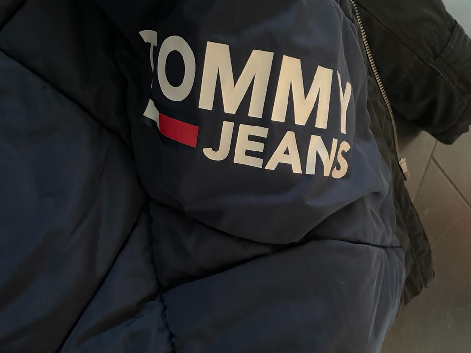 Tommy Hilfiger Herrenwinterjacke Gr. L in Aalen