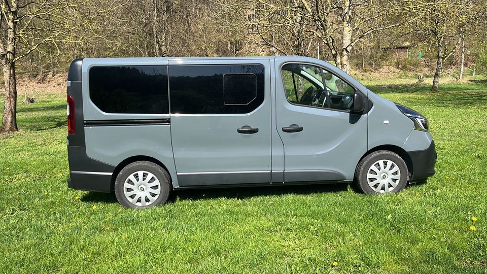 Renault Trafic L1H1 2.0 Diesel umgerüstet zum Campingbus in Kulmbach