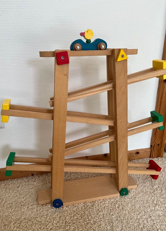 Zick Zack Auto Rutschbahn aus Holz / Spielzeug für Kleinkinder in Harrislee