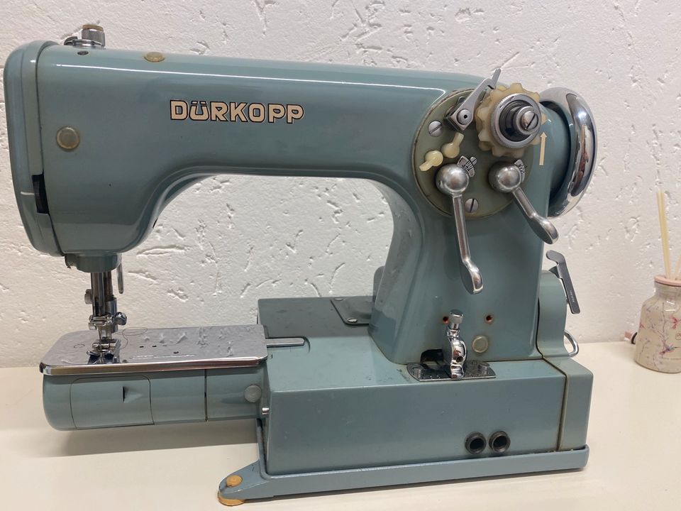 Dürkopp Koffernähmaschine 1959 vintage in Niedersachsen - Königslutter am  Elm | Kunst und Antiquitäten gebraucht kaufen | eBay Kleinanzeigen ist  jetzt Kleinanzeigen