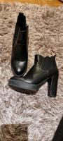 Schwarze Stiefelletten  Gr. 36 Lederoptik Stiefel Winterschuhe Hessen - Dreieich Vorschau