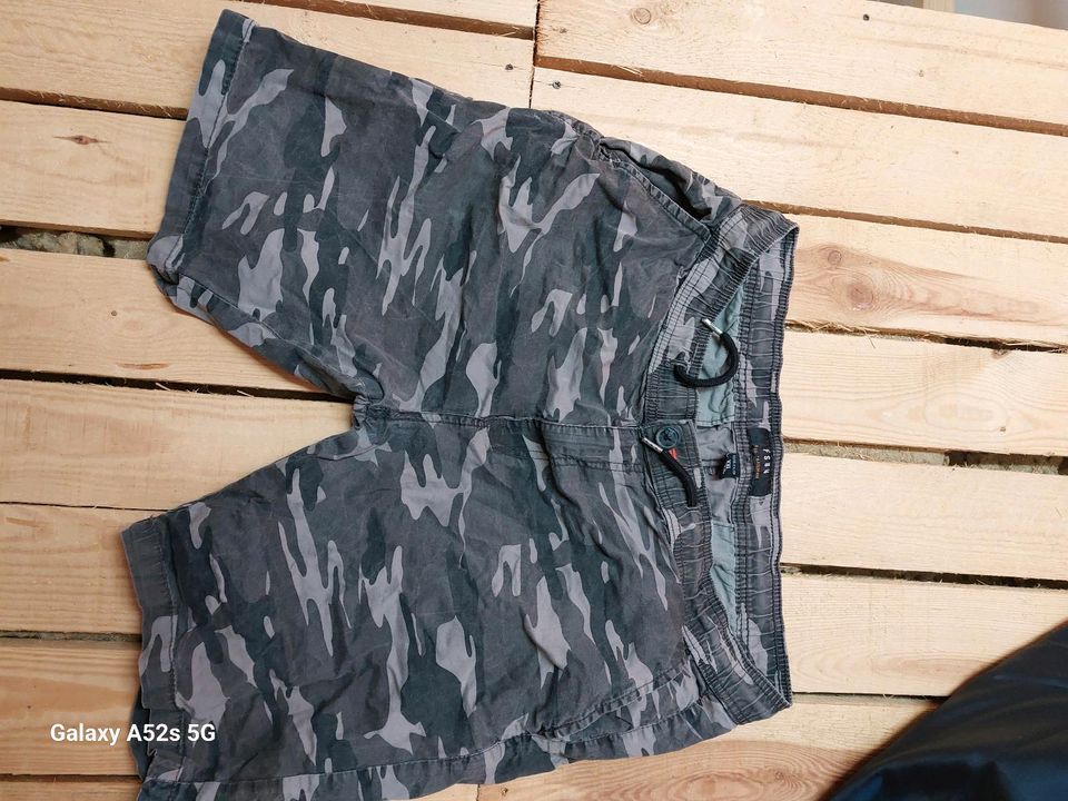 Kurze Freizeithose Camouflage Größe XXL in Elxleben an der Gera