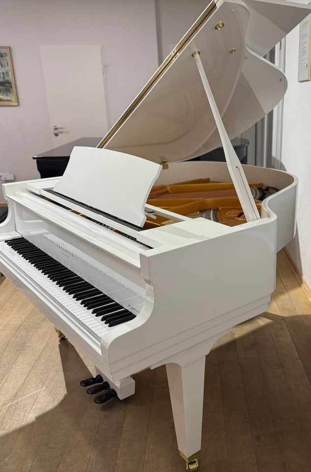 Ganz neuer SCHIMMEL FLÜGEL Fridolin F 156 Tradition weiss poliert in Detmold